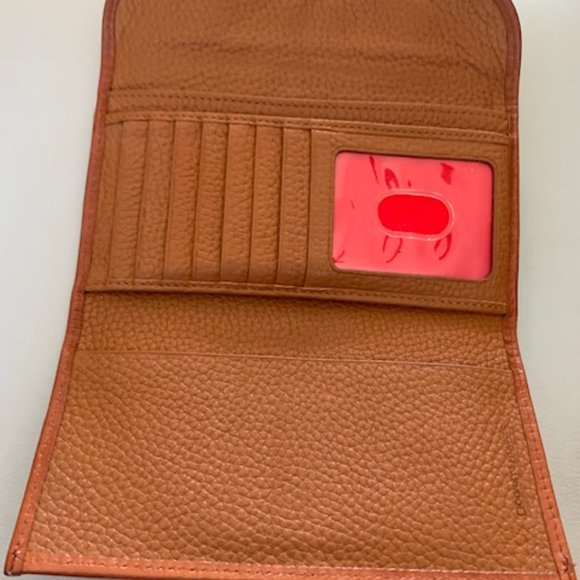 Dooney & Bourke Pebble Grain Bucket Crossbody Bag and Clutch - Picture 9 of 10